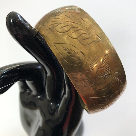 Brass Bangle Bracelet Etched Leaves & Flowers Natural Patina Unpolished IN - Picture 13 of 14